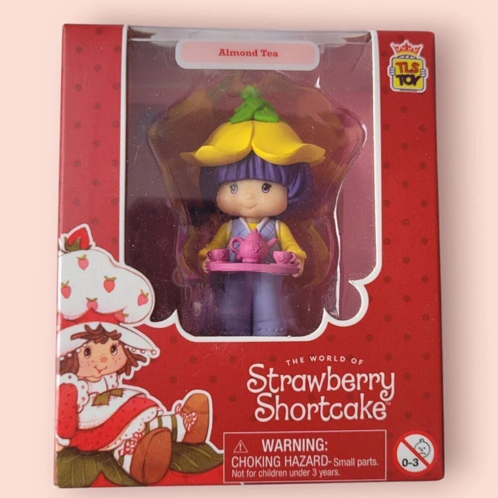 The World of Strawberry Shortcake Chee Bee! Character Almond Tea 2.5 in. NEW!